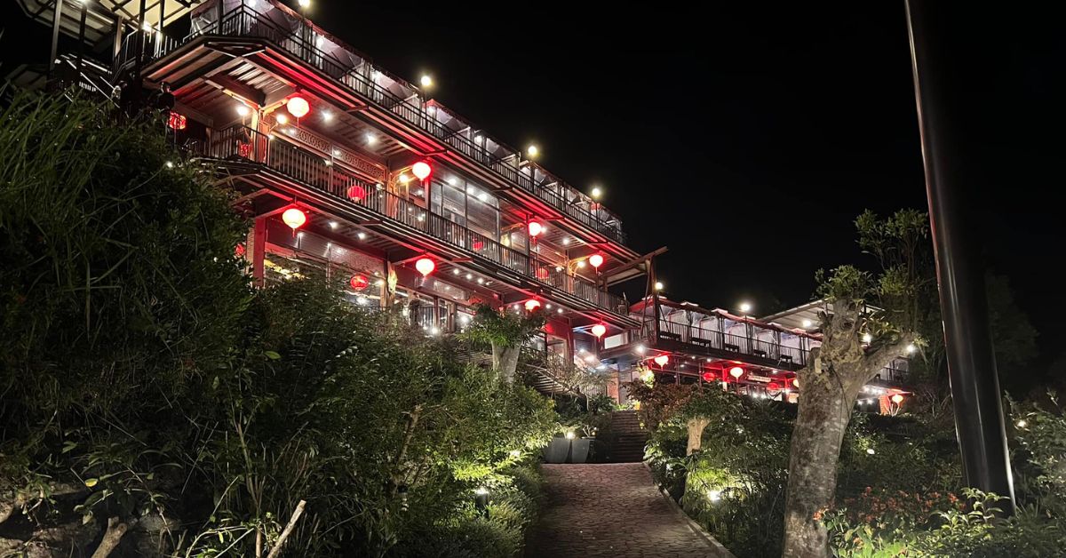 全台 6 間泡腳景觀餐廳！「貓頭鷹廣場」夜景無敵配美食，「山中居景觀餐廳」邊泡腳邊享用養生土雞鍋！