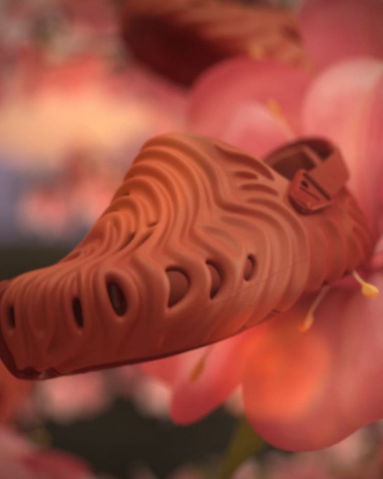 【時髦經濟】Crocs洞洞鞋2025業績可望再攀升！2024年營收破40億美元，5大經營策略：如何將醜文化變現？