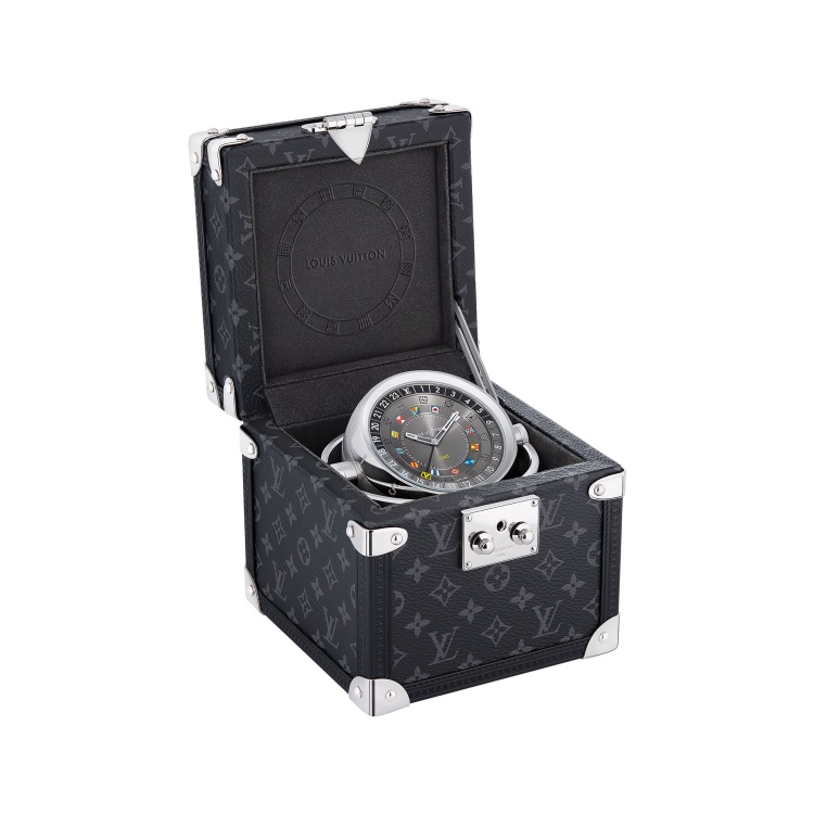 LV也吹起「療癒經濟」風潮!熱氣球桌上鐘、迷你行李硬箱吸睛可愛,工藝細膩成收藏首選