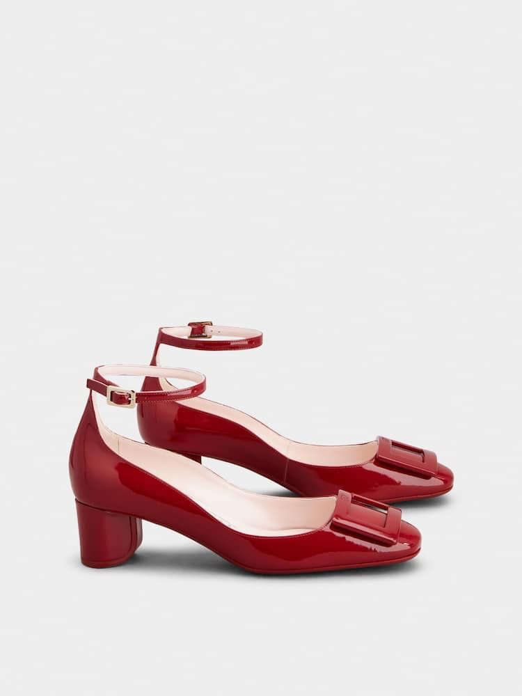 2025「紅色高跟鞋」必收6雙:Roger Vivier貴婦最愛,Versace「蝴蝶結」甜酷風搶攻少女心!