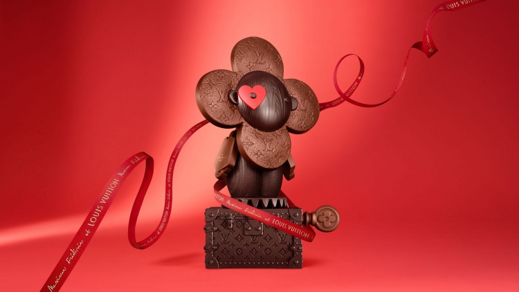 LV也吹起「療癒經濟」風潮!熱氣球桌上鐘、迷你行李硬箱吸睛可愛,工藝細膩成收藏首選