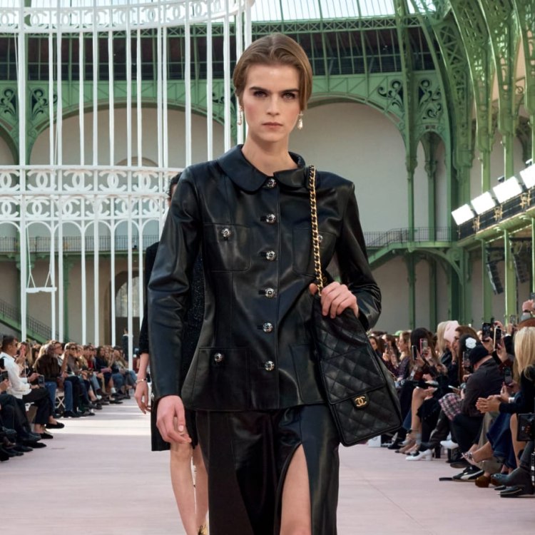 Chanel繼「22」後再推新經典包款！找來杜娃黎波入鏡形象照，「25」鏈帶包接棒成下一個IT Bag！
