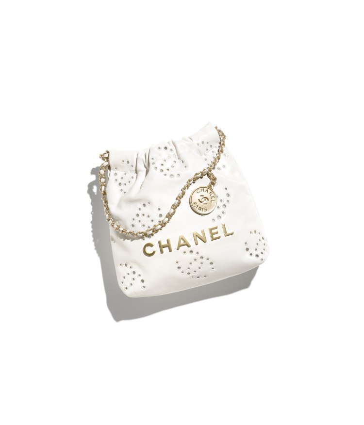 Chanel 2025春夏前導系列「迷你包」5款推薦：「22」包鏤空雙C Logo款搭配性很高，皮穿練肩背包最經典！