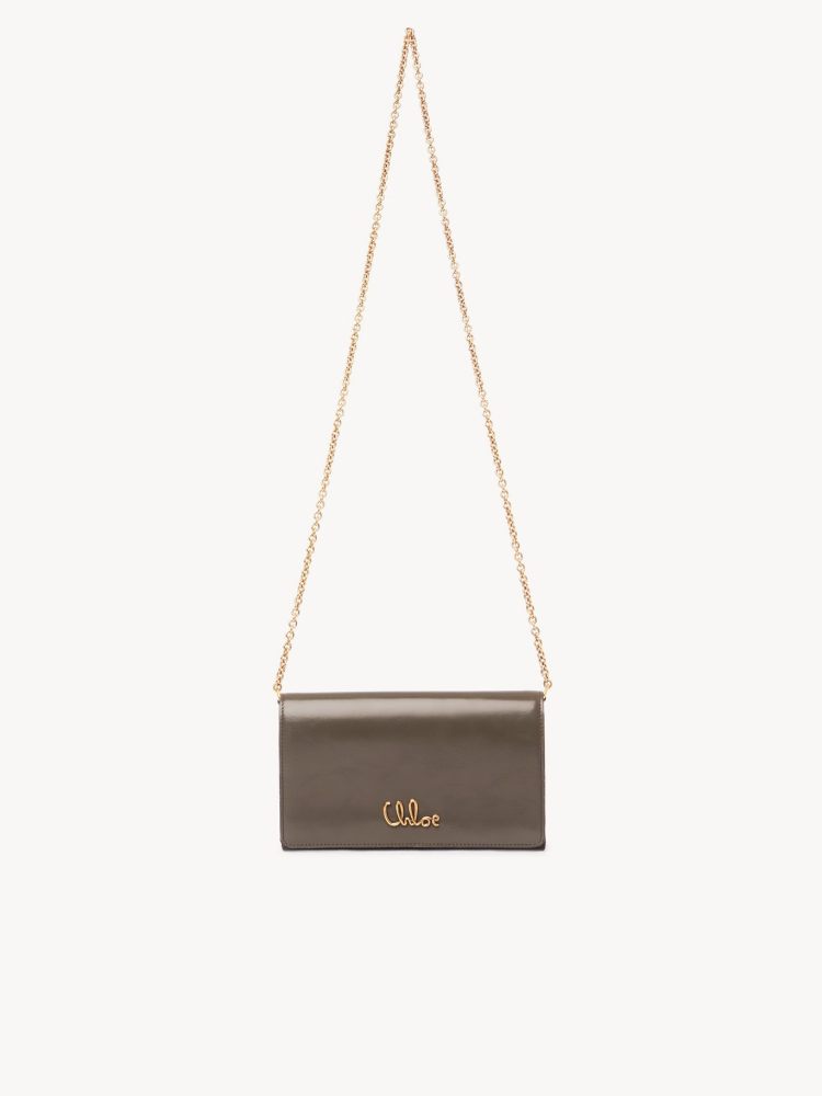 2025精品「WOC鏈帶錢包」8款必收：Dior、Gucci經典百搭，Balenciaga「銀色沙漏包」未來風超吸睛！