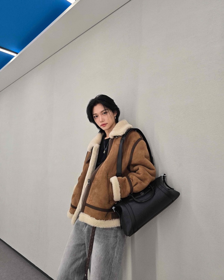 LV全新「Biker」騎士包登場！BLACKPINK Lisa、Felix搶先示範，4點分析旅行包設計