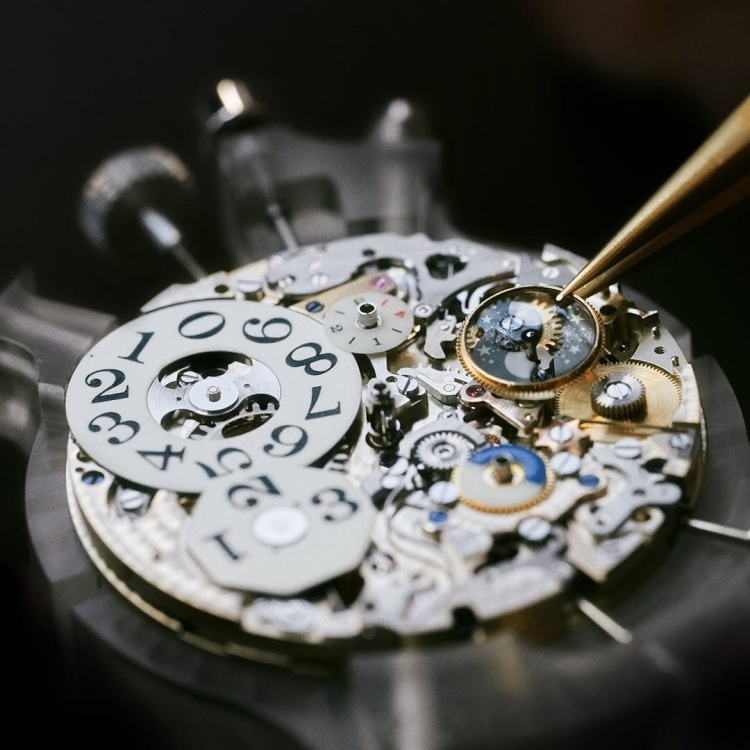 【腕錶小教室】什麼是機械錶三大複雜功能之一的「萬年曆」？8大重點解析與「全日曆」、「年曆」的關鍵區別