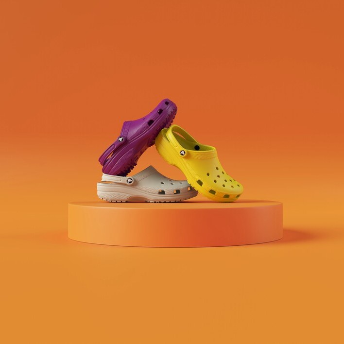 【時髦經濟】Crocs洞洞鞋2025業績可望再攀升！2024年營收破40億美元，5大經營策略：如何將醜文化變現？