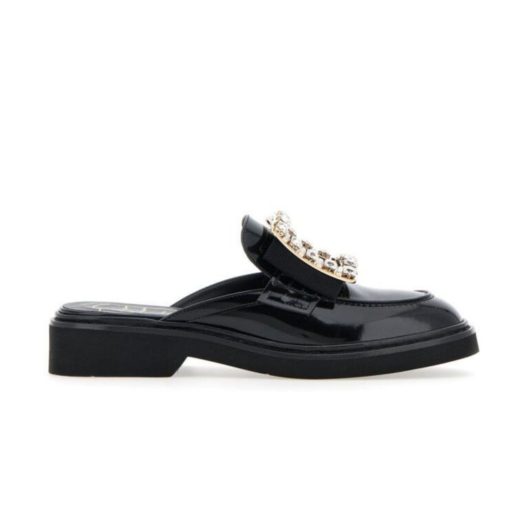 Roger Vivier 2025春夏「方釦鞋」8雙必收：粉橘撞色俏皮，「牛皮夾腳涼鞋」輕盈又優雅！