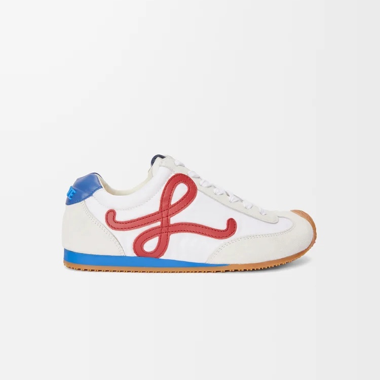 2025精品「麂皮運動鞋」推薦6款！Miu Miu機能面料拼接麂皮最吸睛，Loro piana低鞋口剪裁時髦復古