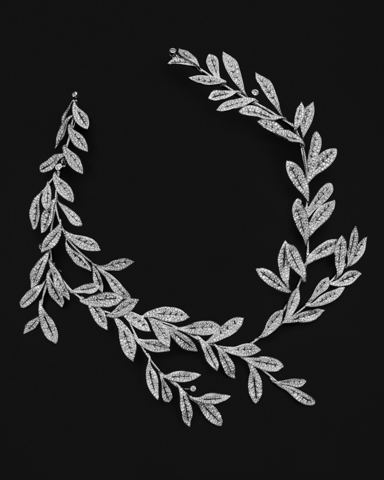 Boucheron 2025高級珠寶系列彷彿「生物百科」！常見植物花卉不夠看，蒼蠅、飛蛾也能載身上！