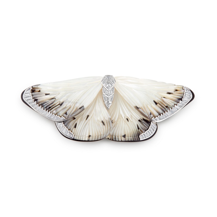 Boucheron 2025高級珠寶系列彷彿「生物百科」！常見植物花卉不夠看，蒼蠅、飛蛾也能載身上！