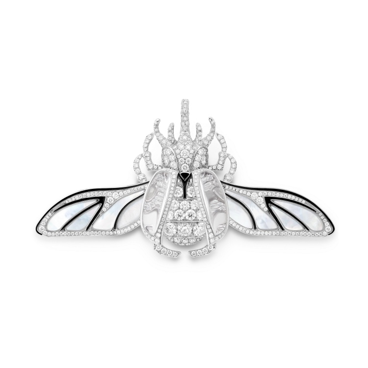 Boucheron 2025高級珠寶系列彷彿「生物百科」！常見植物花卉不夠看，蒼蠅、飛蛾也能載身上！