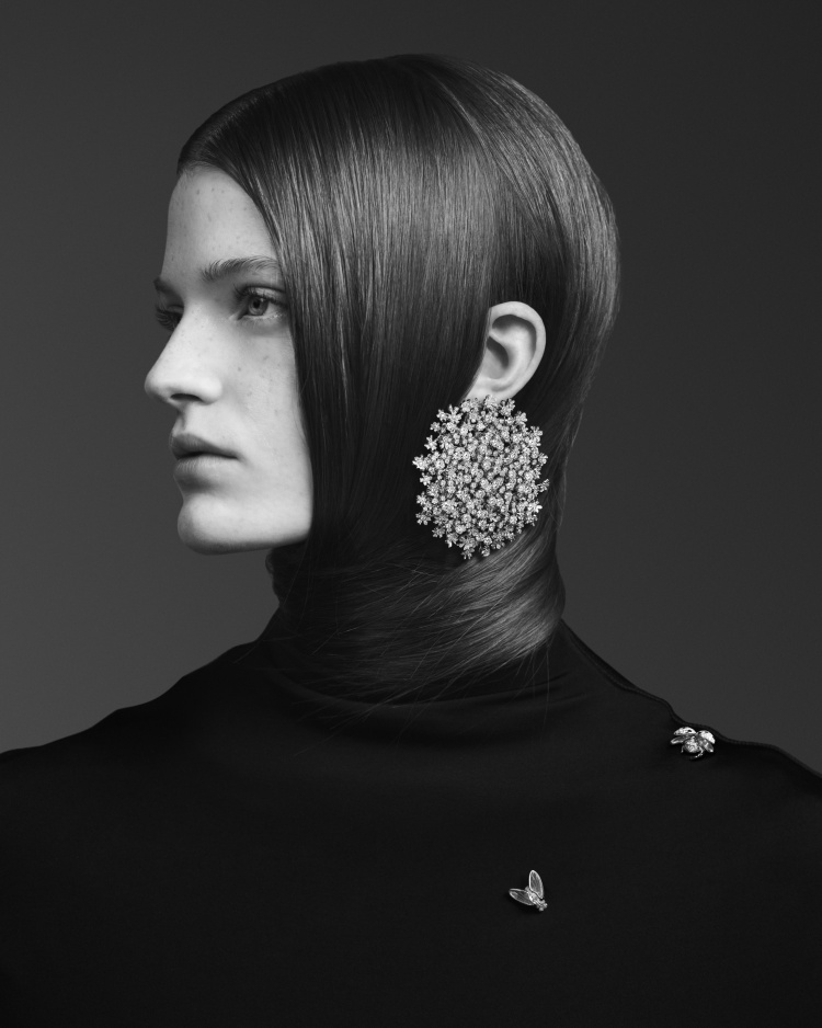 Boucheron 2025高級珠寶系列彷彿「生物百科」！常見植物花卉不夠看，蒼蠅、飛蛾也能載身上！