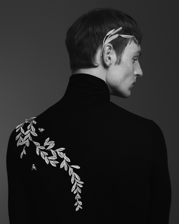 Boucheron 2025高級珠寶系列彷彿「生物百科」！常見植物花卉不夠看，蒼蠅、飛蛾也能載身上！