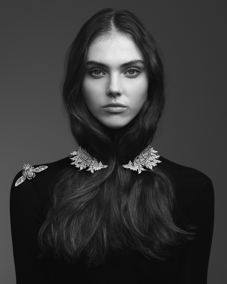 Boucheron 2025高級珠寶系列彷彿「生物百科」！常見植物花卉不夠看，蒼蠅、飛蛾也能載身上！