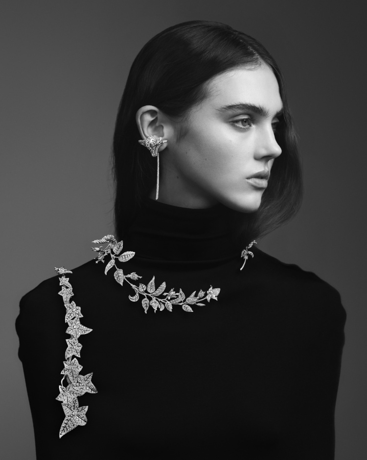 Boucheron 2025高級珠寶系列彷彿「生物百科」！常見植物花卉不夠看，蒼蠅、飛蛾也能載身上！