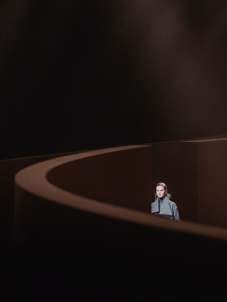 Hermès 2025下半年6大重點包款！品牌入門「菜籃子」再推新款，「迷你腋下包」是下一個秒殺單品！