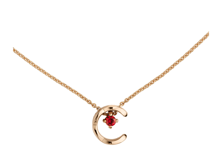 我的第一款香奈兒鎖定經典「菱格紋」！「Coco Crush」高級珠寶2025再添新作，Jennie親身演繹酷美疊戴風格