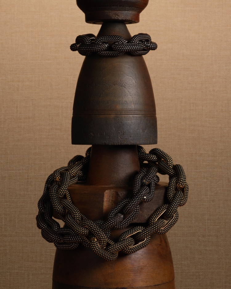 Loro Piana 2025春夏珠寶延續百年傳奇！服裝材質成設計靈感、動物吊墜致敬奢華面料