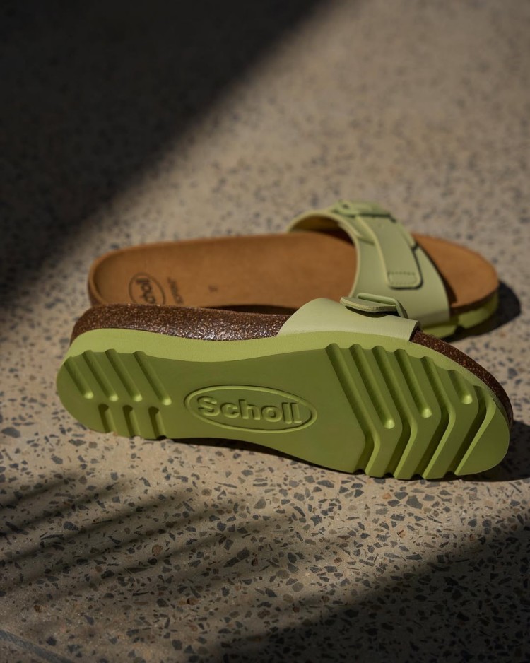 Balenciaga與百年製鞋品牌「Scholl」攜手合作，準備再創布希鞋神話