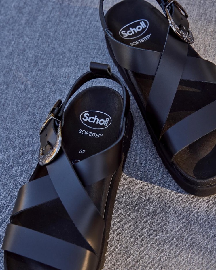 Balenciaga與百年製鞋品牌「Scholl」攜手合作，準備再創布希鞋神話