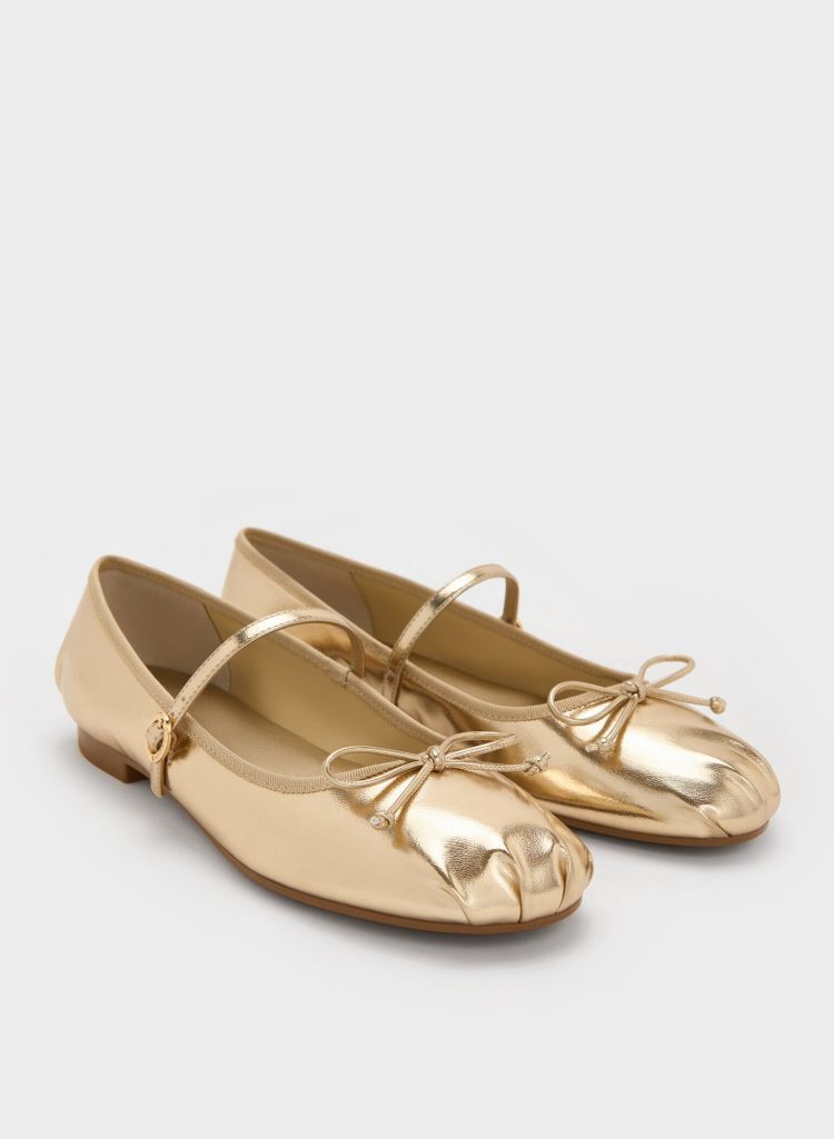 Charles & Keith 2025「芭蕾舞鞋」推薦7雙：粉色綁帶甜美夢幻，編織造型夏天穿也OK！