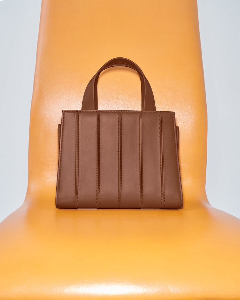 10年人氣不減！Max Mara Whitney 包款3大魅力：融入建築美學、實用大容量