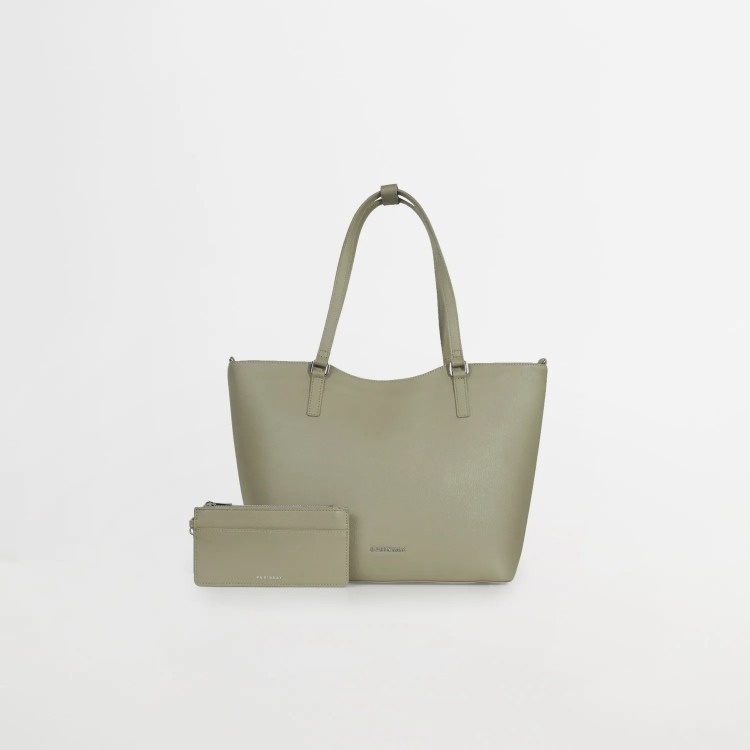 2025百搭平價托特包推薦Top 10：小CK、無印良品通勤必備，COS雲朵包新背法