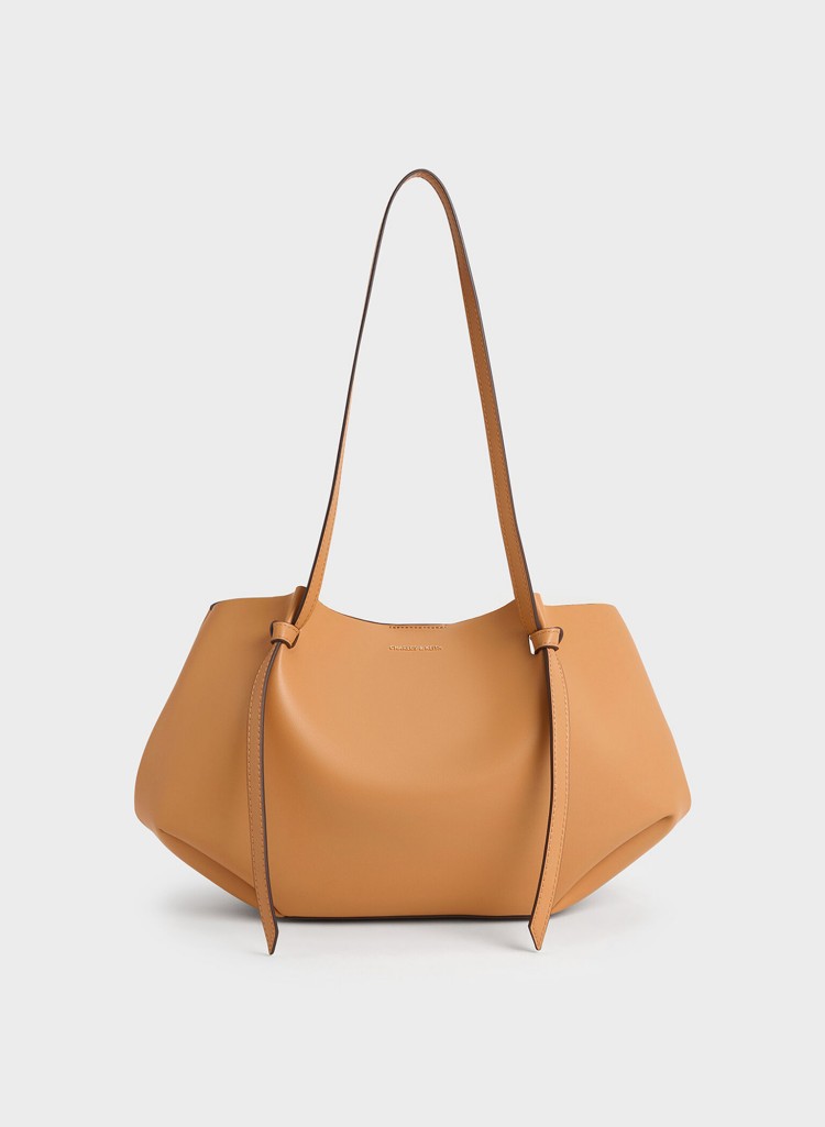 2025百搭平價托特包推薦Top 10:小CK、無印良品通勤必備,COS雲朵包新背法