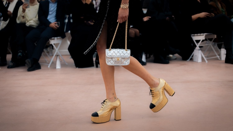 人生第一款Chanel包怎麼買?6款經典包推薦,22收服大包控,25包全球缺貨!