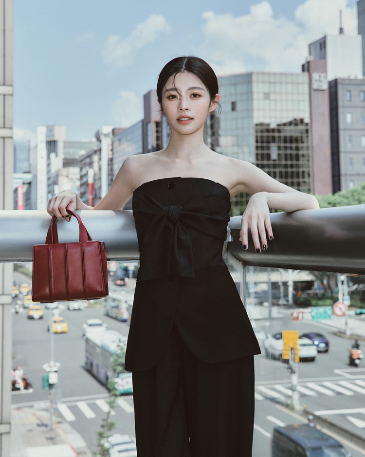 10年人氣不減！Max Mara Whitney 包款3大魅力：融入建築美學、實用大容量