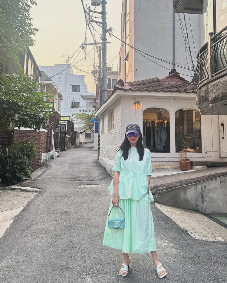 2025低跟鞋推薦10款！LVx村上隆櫻桃鞋跟必搶，孫藝珍穿這雙！