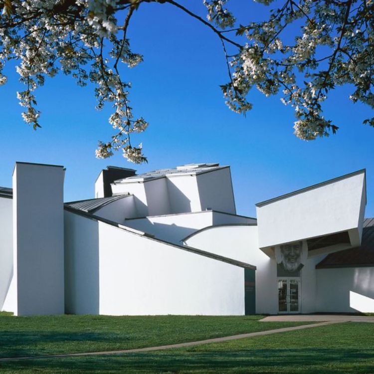 Vitra 還擁有一座設計博物館（Vitra Design Museum），收藏著規模龐大的家具收藏，這是文化資產的延伸，你很難在其他國際設計公司看見這樣的『文化』。