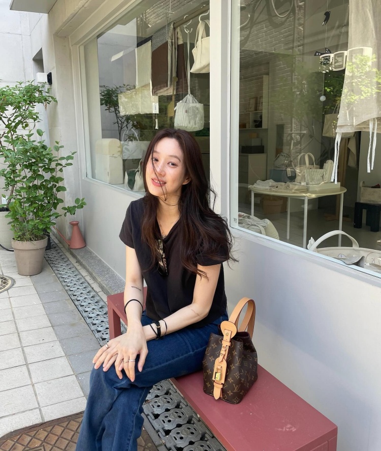 人生第一個LV老花包!最新「All in」水桶包,申敏兒穿搭愛用