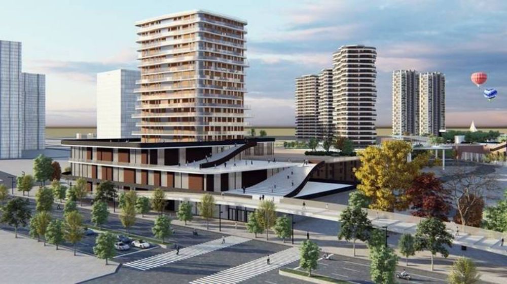 由高雄三大房地集團:三地、泰嘉、清景麟,共同打造的台南安平港「海洋之心」,總投資額逾新台幣 150 億元,成為台南史上最大商場住宅開發案。第一期的「海洋綠洲商場」,將興建 29,180 坪商場,邀請多家國內外知名連鎖餐飲、娛樂業者進駐;第二期與第三期,將設計公寓式酒店,攜手紐約漢德建築師事務(Handel Architects)操刀,預計 2029 年完工。