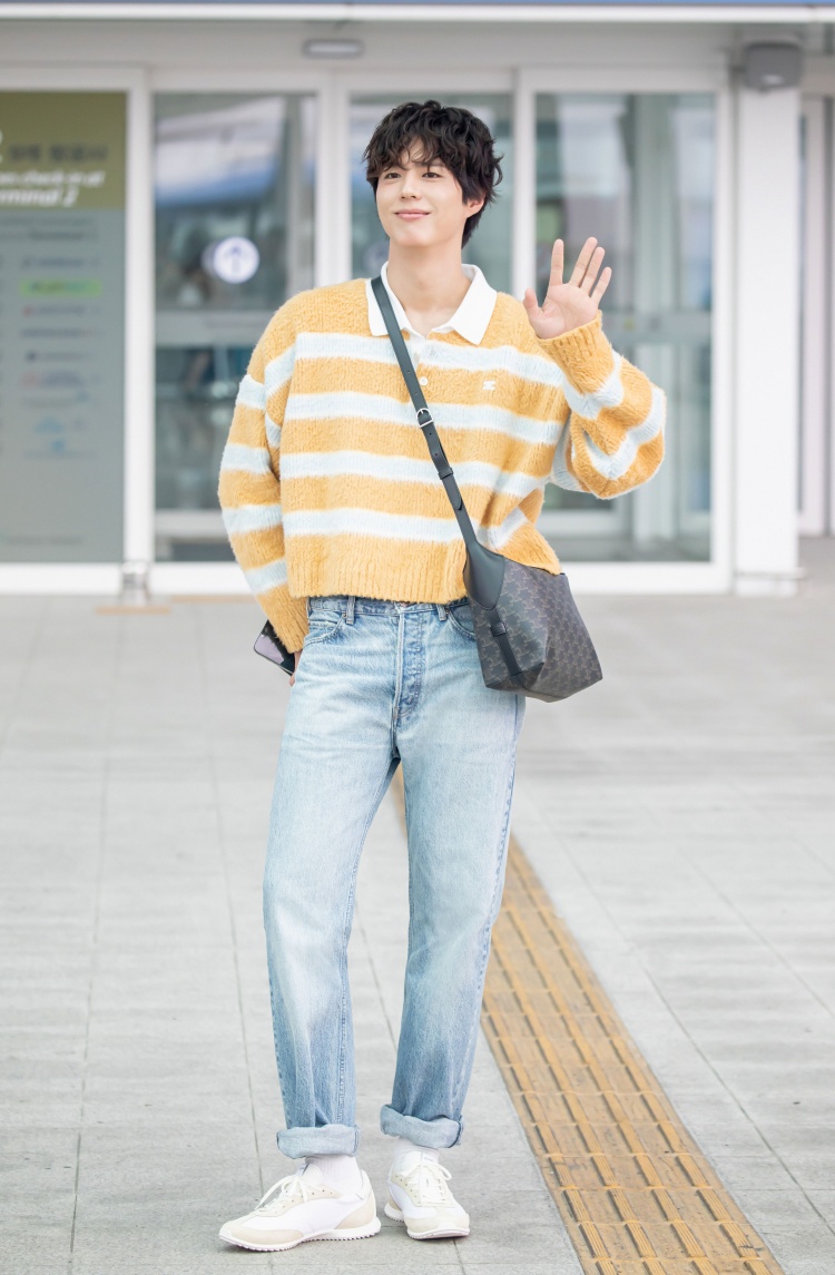 朴寶劍已經出發前往巴黎力挺！Celine新任創意總監首秀7月6日登場！