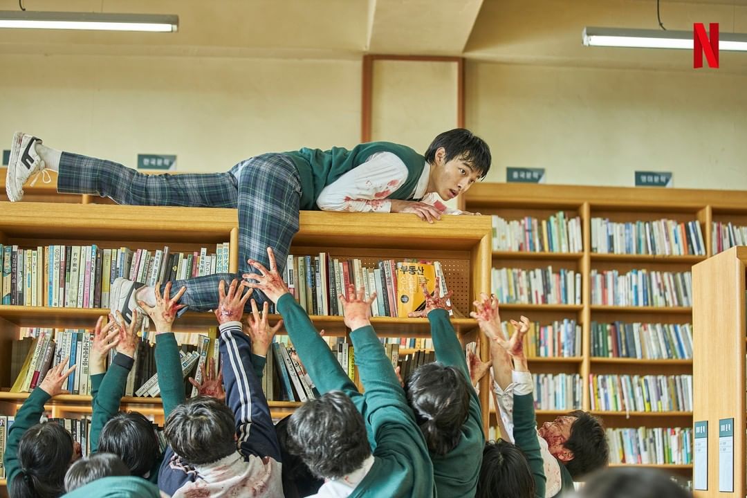 由朴持厚、尹燦榮、趙怡賢、朴所羅門等一票新生代演員主演的《殭屍校園》，為Netflix最受歡迎的韓劇第二名。