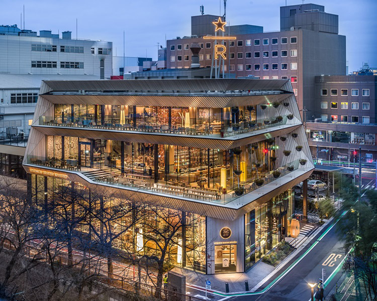 目前全球最大星巴克在東京為四層樓獨棟建築約在920坪左右，未來Dream Plaza星巴克將成為全球最大旗艦店。