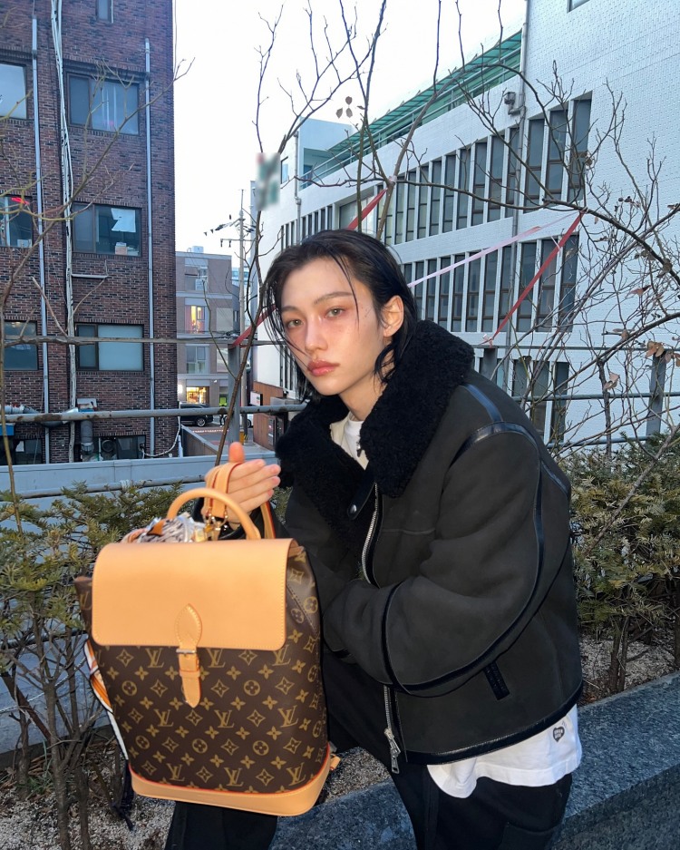 Stray Kids成員Felix已搶先上身Soho MM後背包，帶貨力強、詢問度爆表，台灣官網亦開賣，想入手要快！