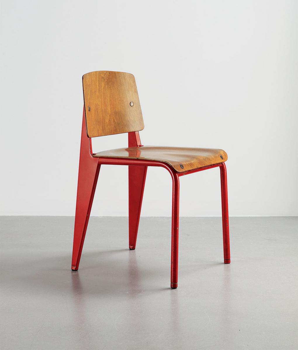 Standard Chair（標準單椅）是法國建築大師 Jean Prouvé（讓·普魯維，1901-1984）於 1930 年代設計的作品。