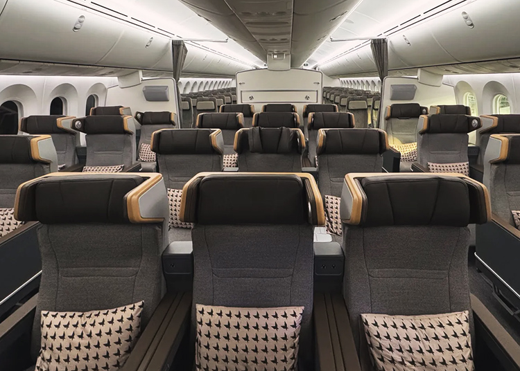 長榮航空第四代「豪華經濟艙」今年正式啟用，包覆性極強的座椅隱私感十足。