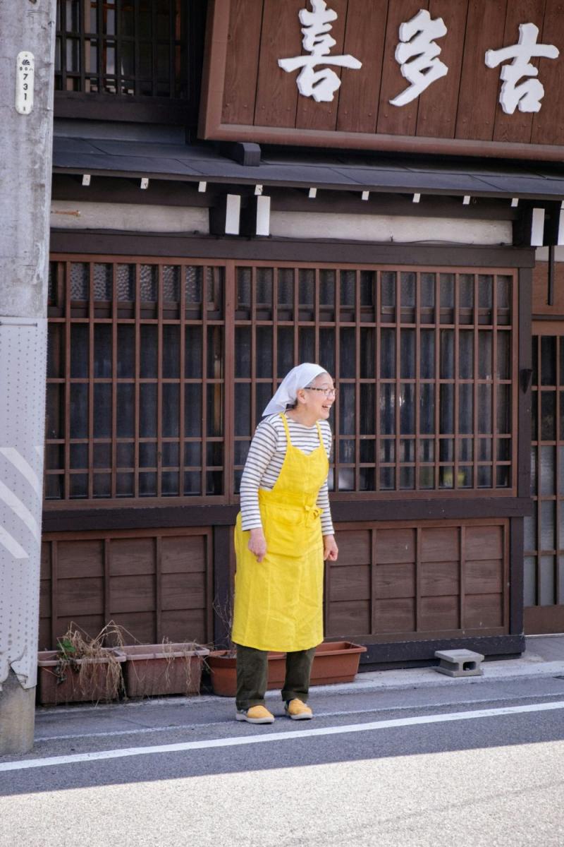 日本不僅有「出租男友」的服務，現在還多了「出租老奶奶」的服務。由「女性スタッフの便利屋・何でも屋」事務所推出的「OK 奶奶」服務，讓老奶奶有更多就業的可能。