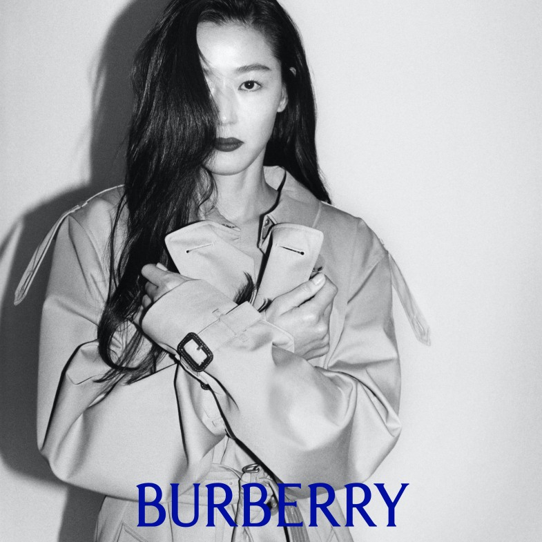 BV前創意總監出招了！ Daniel Lee入主Burberry強勢回歸，重返社群、新Logo到人海戰術，準備好扭轉品牌形象！