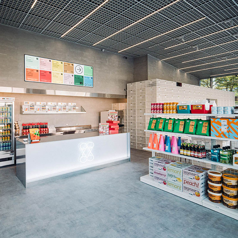 台北信義最時髦便利商店！WAT進軍「超商」市場？不只賣雞尾酒，拌麵、滷味...全都賣！