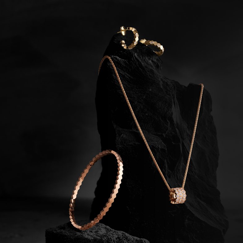 明星夢幻婚戒首選！Chaumet 經典「Bee My Love」系列，別具巧思的蜂巢切割「六角形」，打造堅定愛情與甜蜜寓意