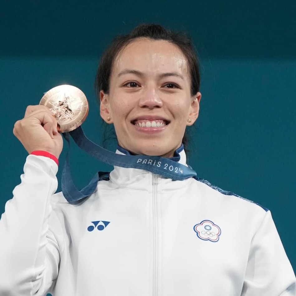 【2024巴黎奧運】舉重女神郭婞淳「幸運耳環」成另類焦點，奧運同款、私服最愛款式一次看！