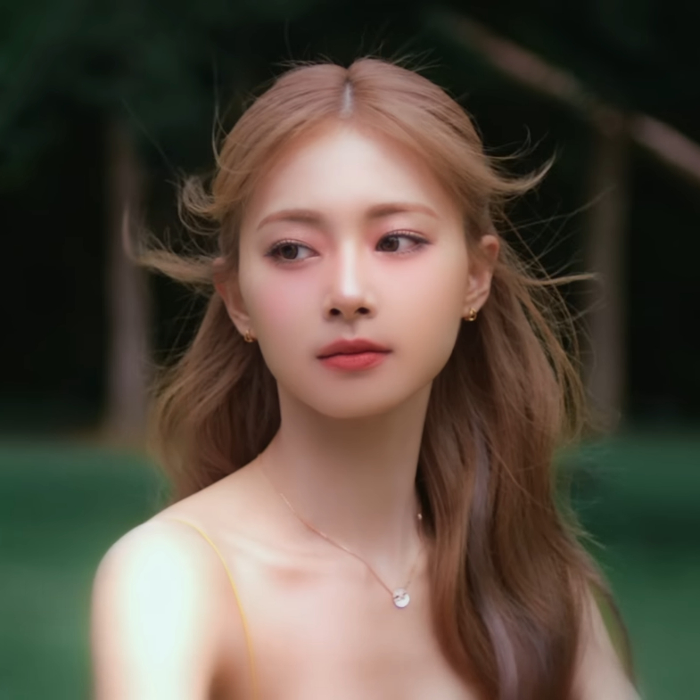 TWICE 周子瑜單飛！首張 Solo 專輯《abouTZU》前導預告出爐：經典射箭畫面重現、吸引百萬人按讚！