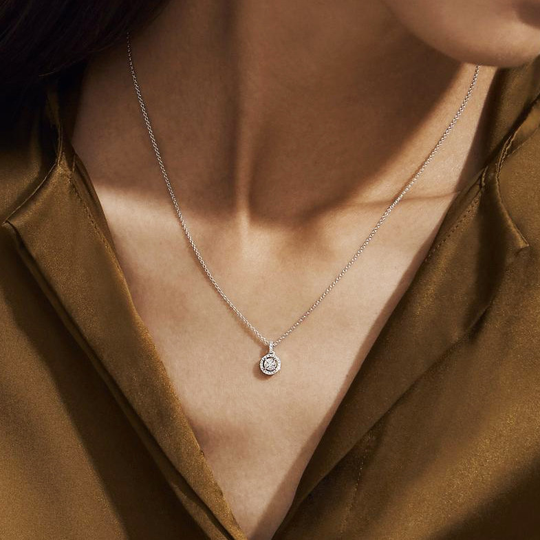 《三十而已》「珠寶承載的是女人的夢想」！妳的第一顆鑽石，Chanel、De Beers、VC&A、Dior...為你準備好了