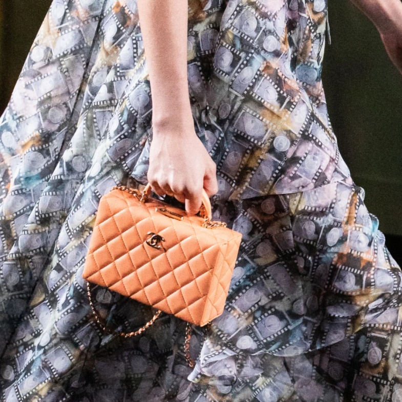2024秋冬 Chanel 香奈兒「亮色系包款」推薦 Top 6!粉橘晚宴包成搶眼焦點、多巴胺色系11.12演繹新季時尚 | Bella.tw儂儂