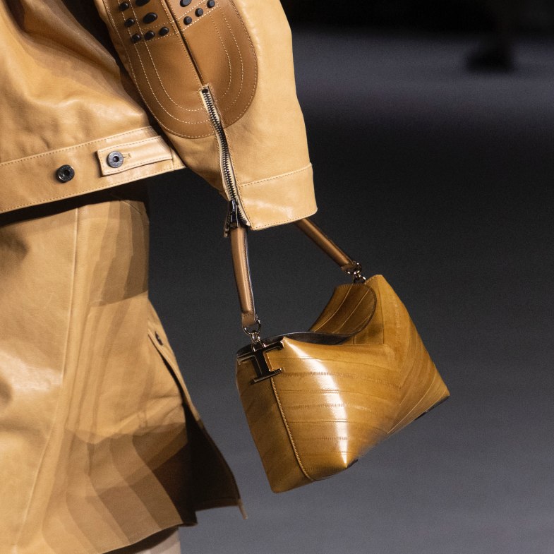 Tod's 2023春夏大秀直接征服簡約控！經典豆豆鞋化身超萌芭蕾舞鞋，秒殺「T Timeless」再變身！準備搶攻少女荷包